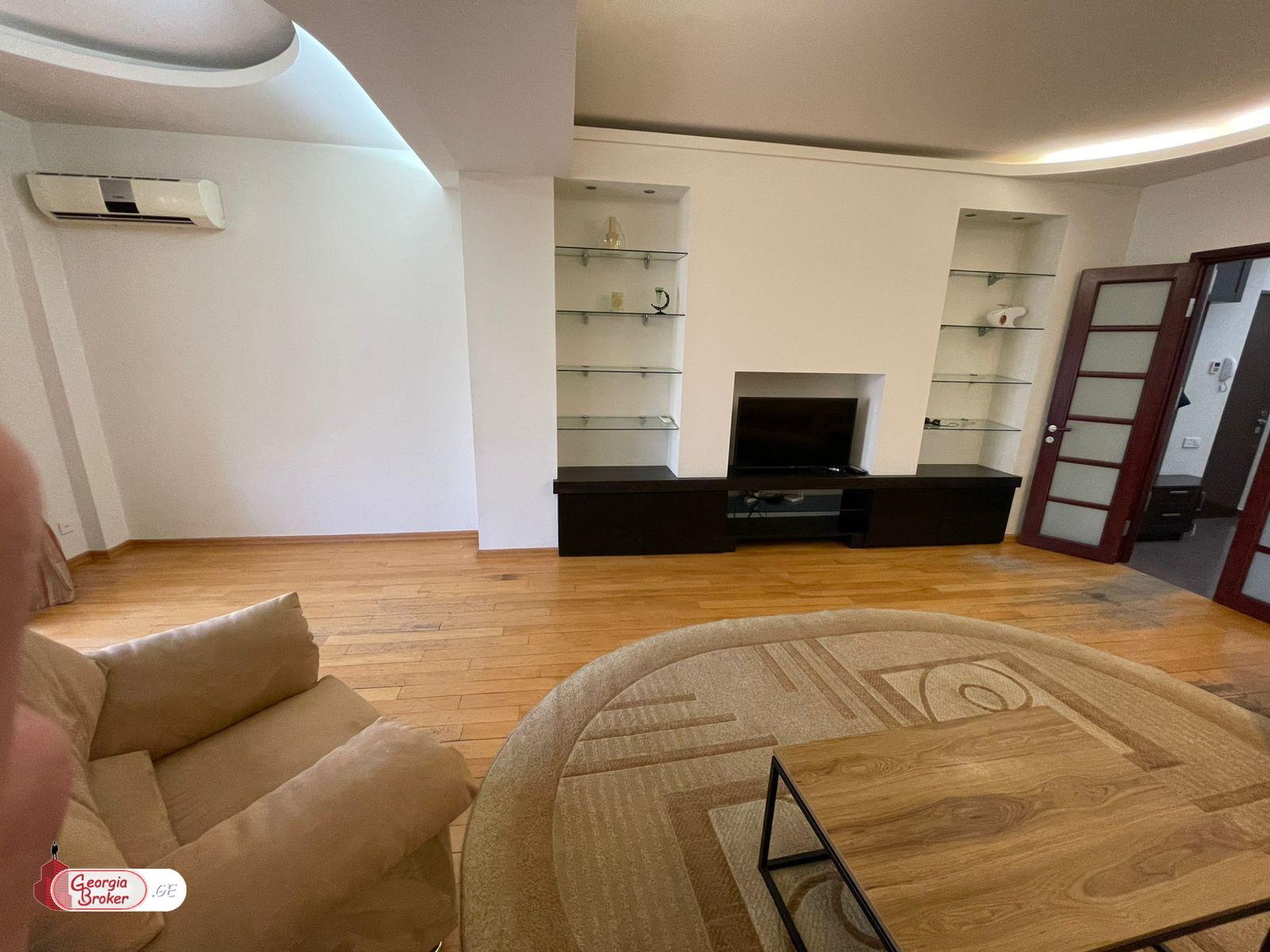 продается квартира с новым ремонтом 3-комнаты